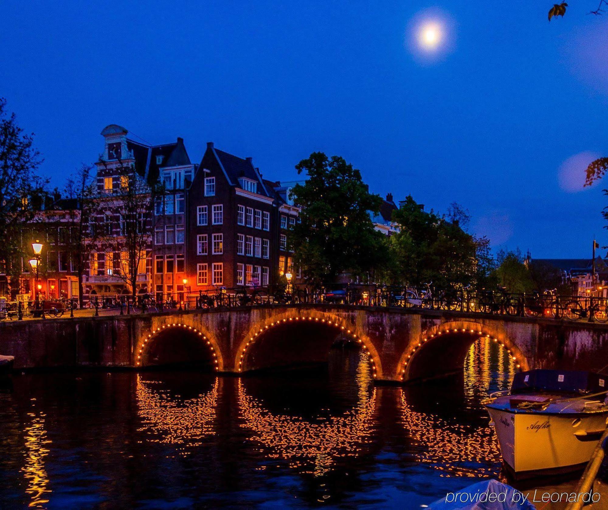 The Pavilions Amsterdam, The Toren Luaran gambar